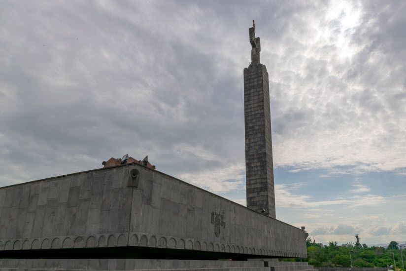 Памятник 50-летия Октябрьской революции