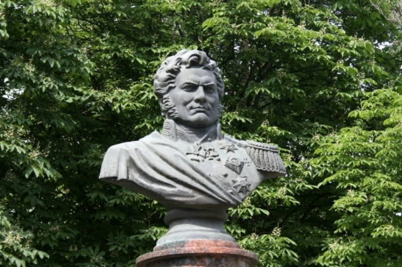 Памятник А.П. Ермолову