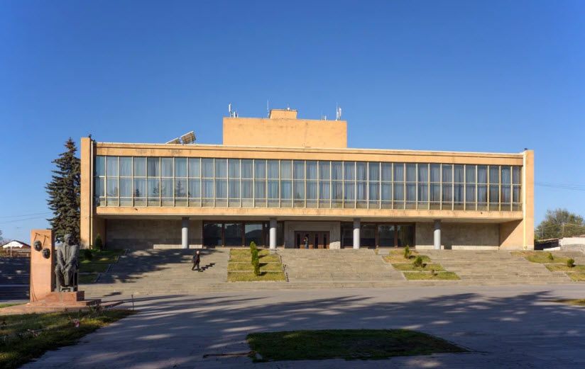Гюмрийский драматический театр им. В. Аджемяна
