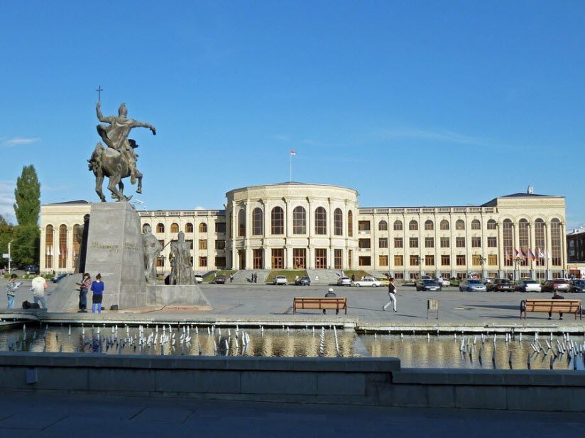 Площадь Вардананц