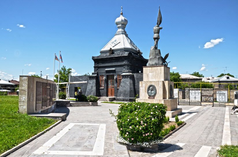 Мемориальный комплекс «Холм Чести»