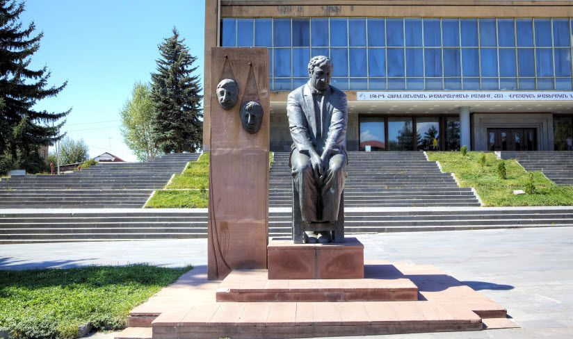 Памятник Фрунзику Мкртчяну