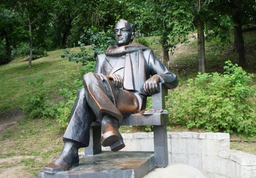 Памятник Н.П. Задорнову