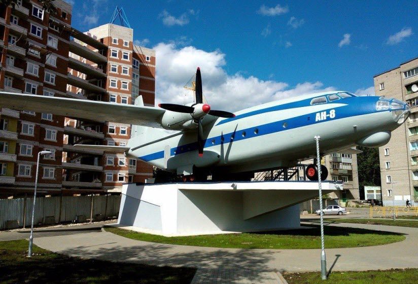 Памятник «Самолет» на пл. Можайского