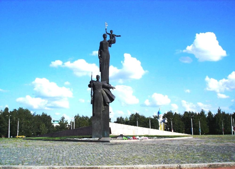 Монумент трудовой и воинской Славы