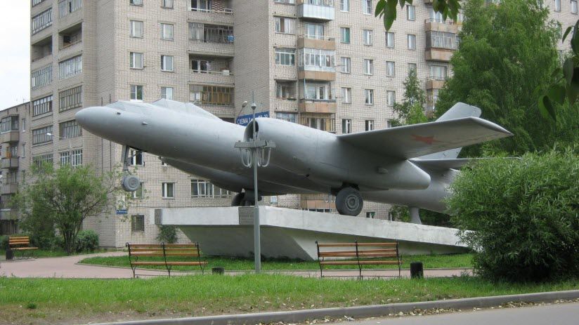 Памятник Ил-28