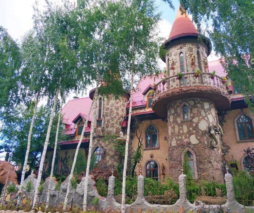 Замок на ул. Бабушкина