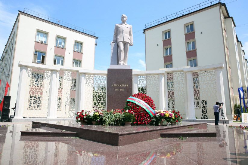 Памятник Азиз Мамед Керим оглы Алиеву