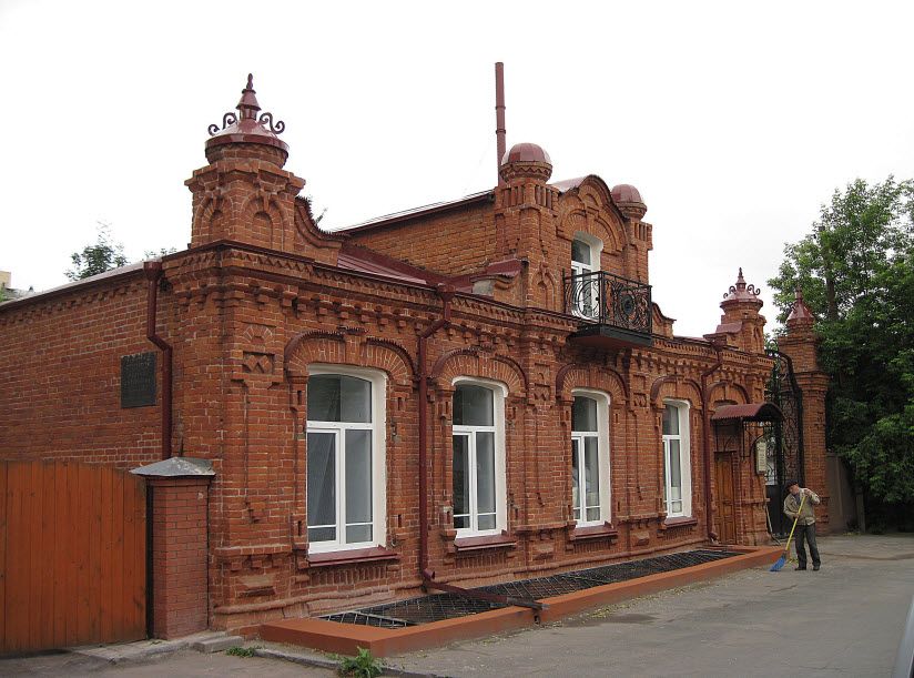 Дом с мезонином