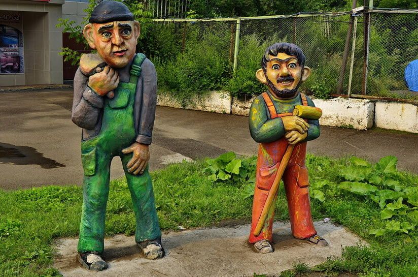 Скульптура Равшан и Джамшут