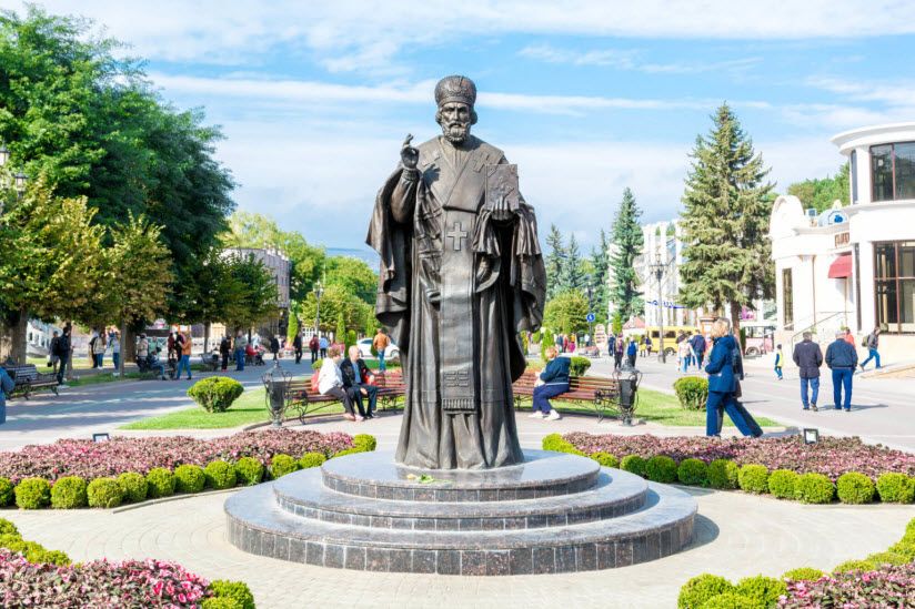 Памятник Николаю Чудотворцу