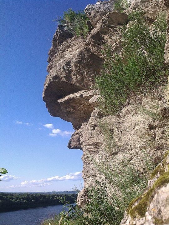 Висячий камень