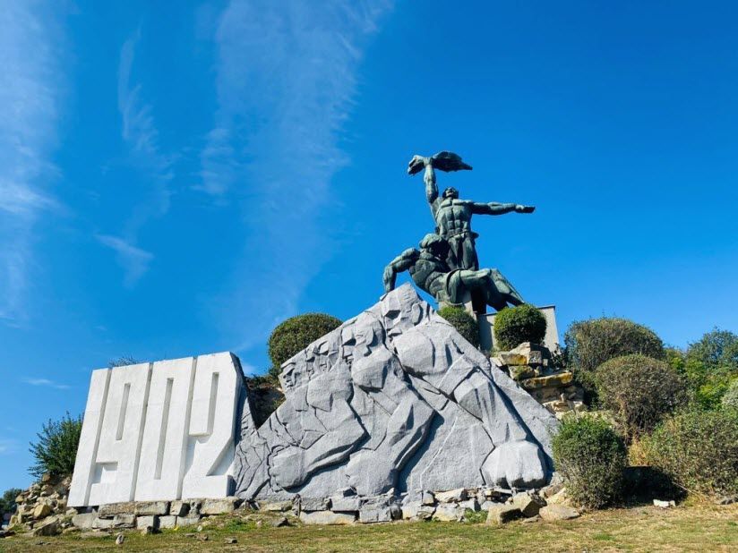 Памятники Стачке 1902 года