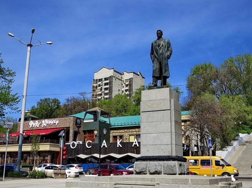 Памятник Максиму Горькому