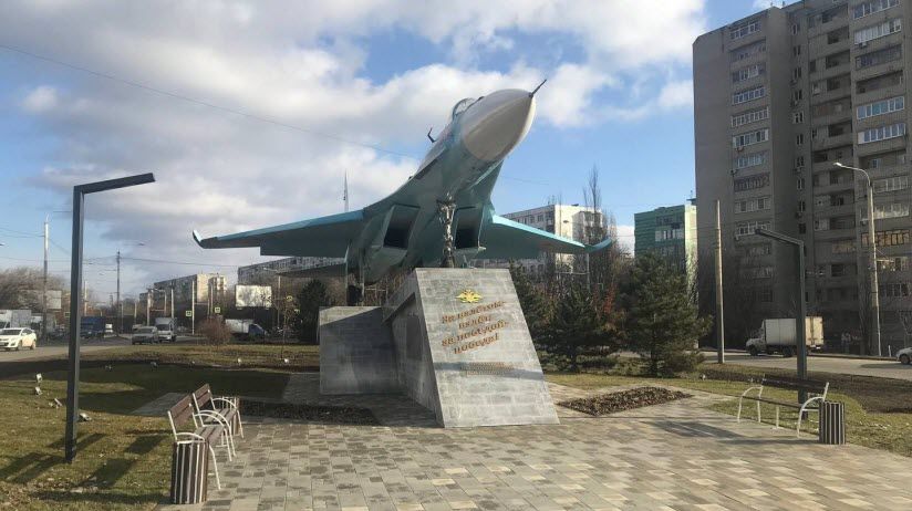 Памятник авиаторам всех поколений