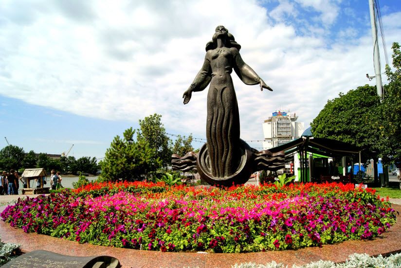 Скульптура «Ростовчанка»