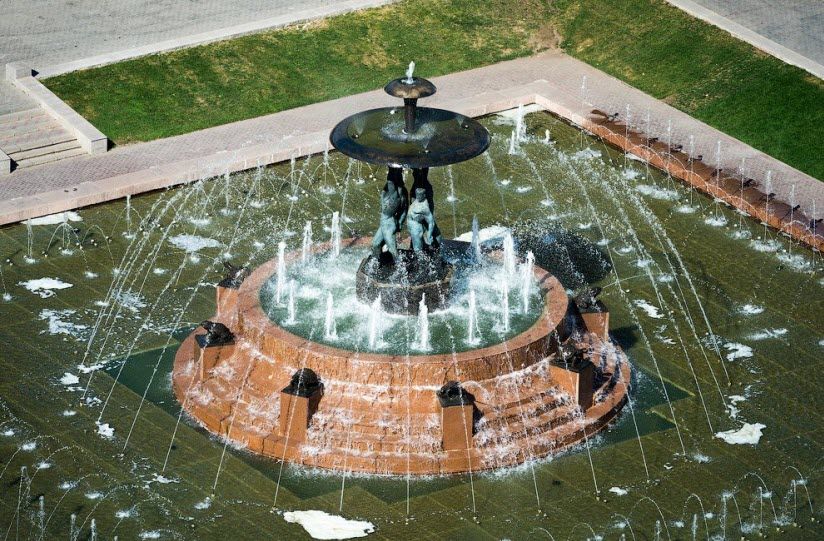 Фонтан «Атланты»