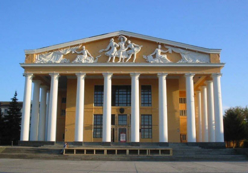 Здание драмтеатра им К. Иванова