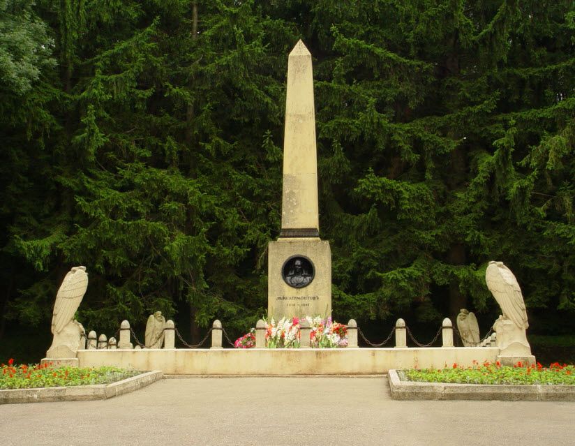 Обелиск на месте дуэли М.Ю. Лермонтова