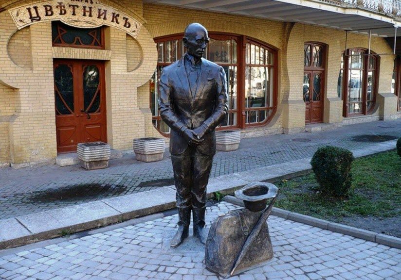 Памятник Кисе Воробьянинову