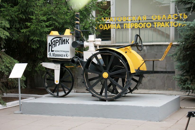 Памятник трактору «Карлик»