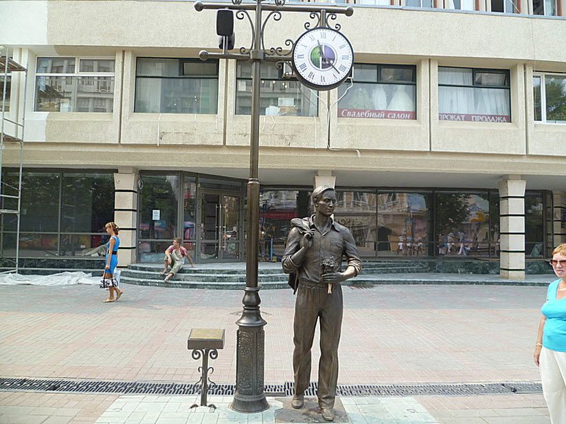 Памятник неженатому