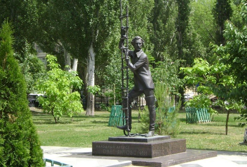 Памятник О.И. Янковскому