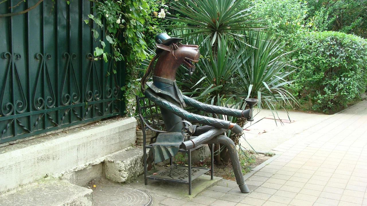 Конь в пальто