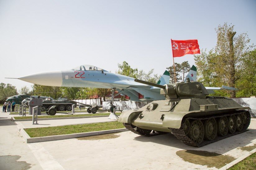 Сквер военной техники