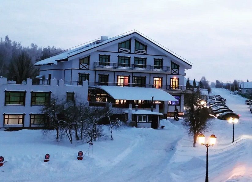 Алая роза