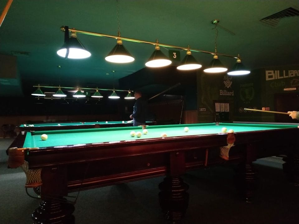 бильярд в клубе