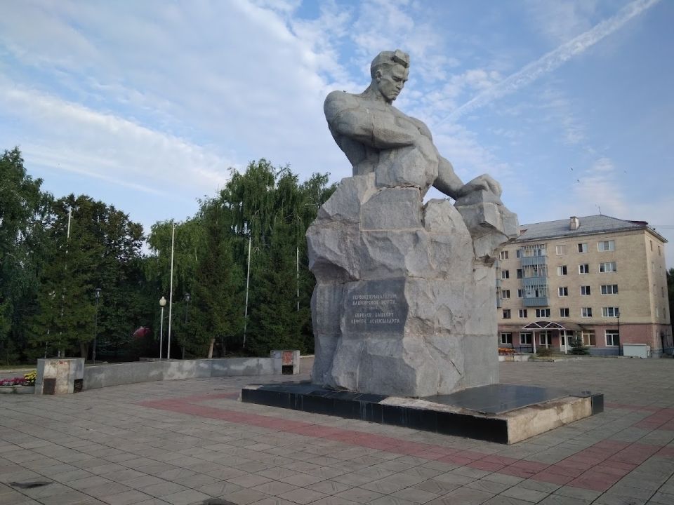 Монумент первооткрывателям башкирской нефти