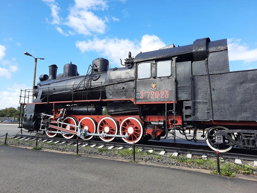 Памятник-паровоз Эм 728-23