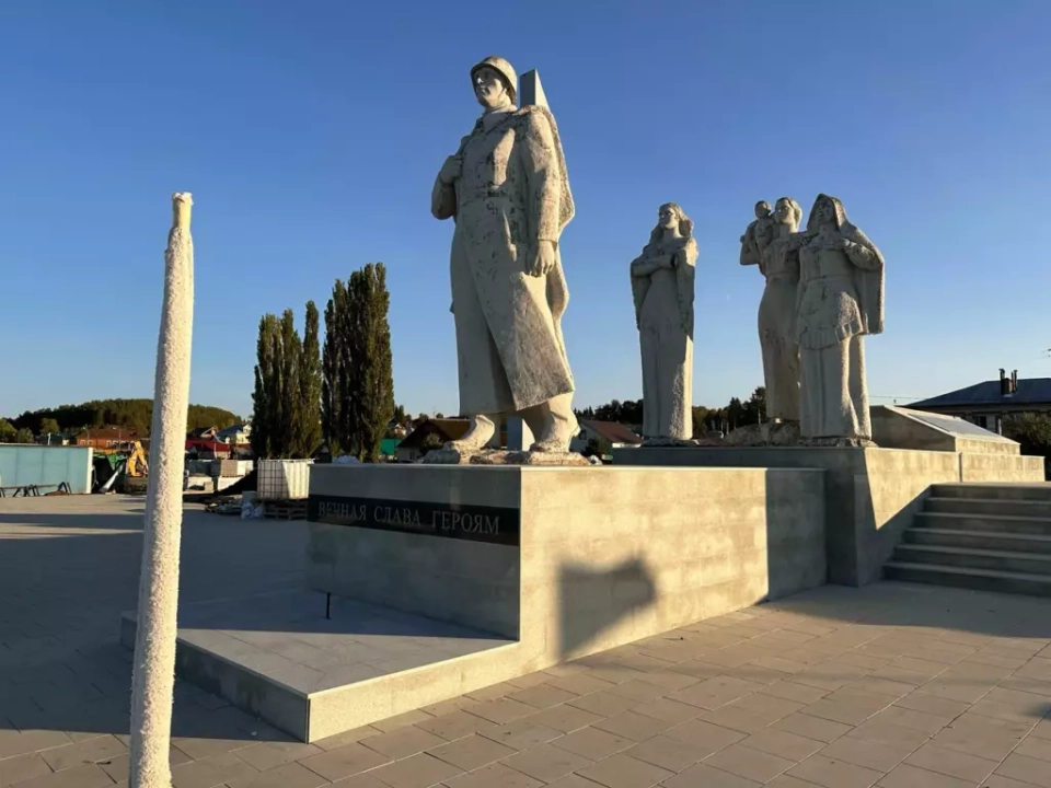 Мемориальный комплекс на набережной