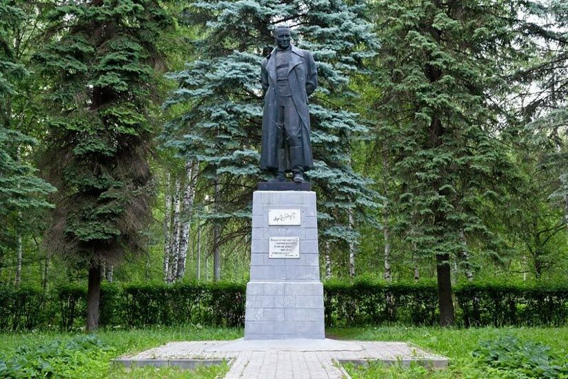 Памятник Аркадию Гайдару