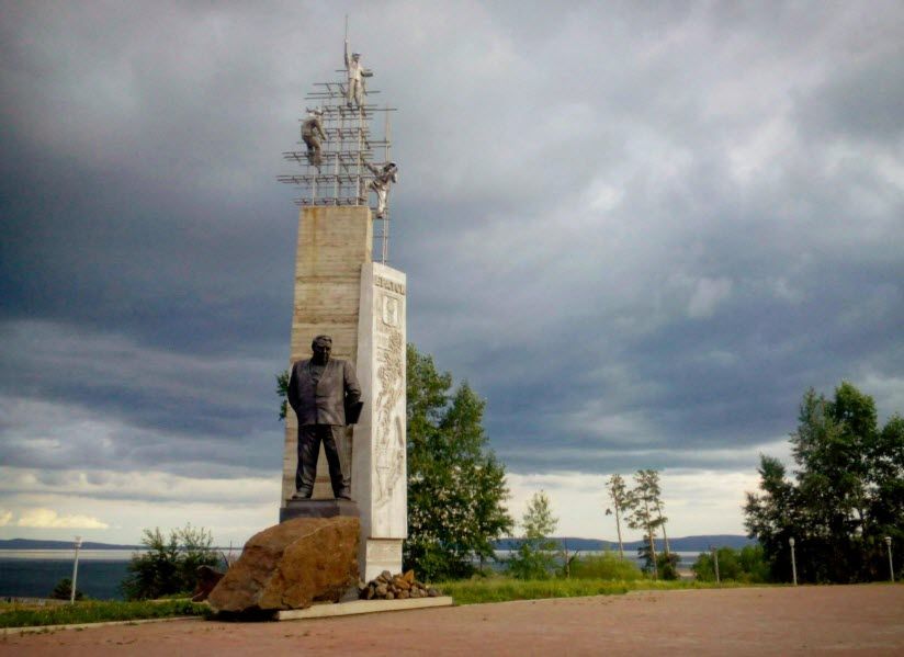 Памятник Покорителям Ангары