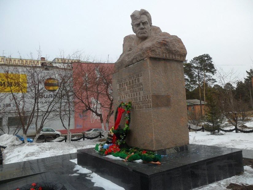 Памятник С.Б. Погодаеву
