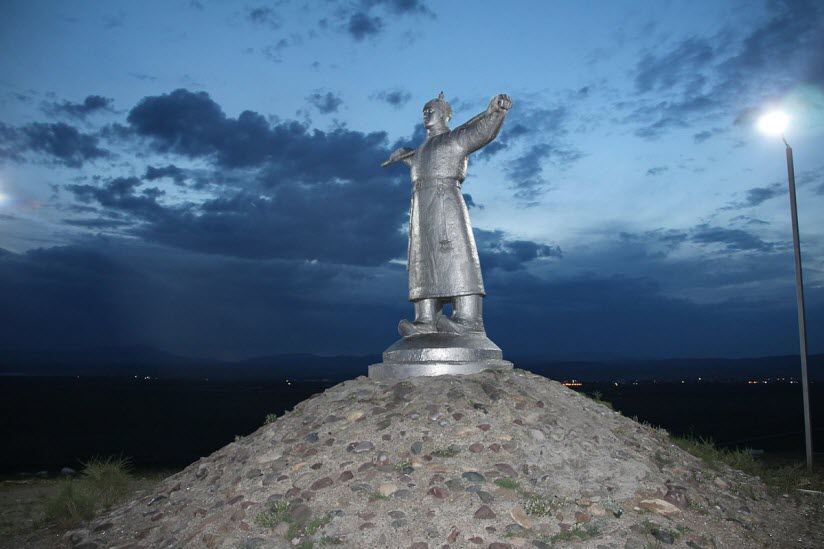 Памятник Кадарчы