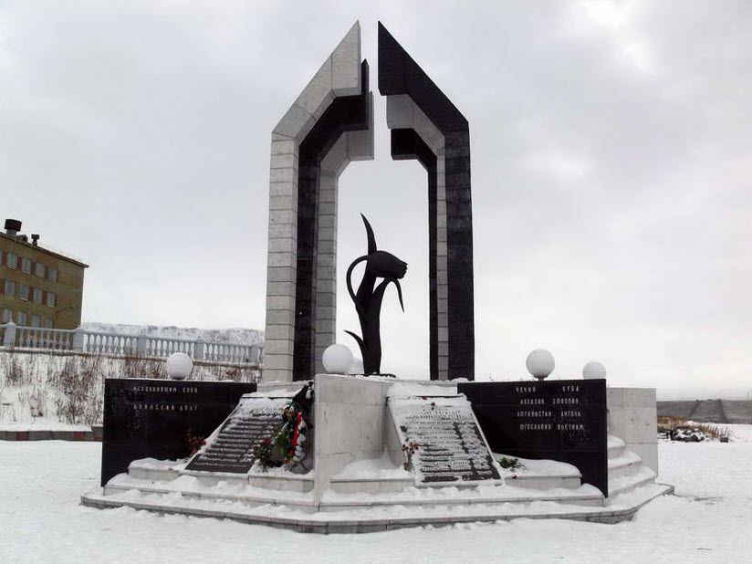 Мемориальная композиция «Черный тюльпан»