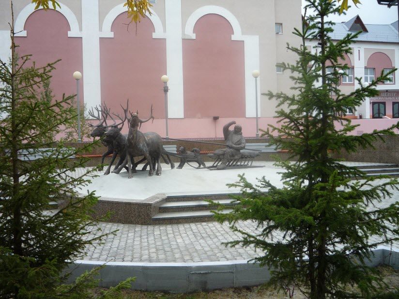 Памятник Коренным малочисленным народам Севера
