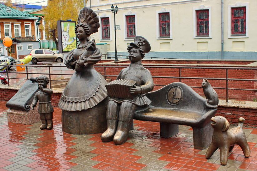 Скульптурная группа Семья