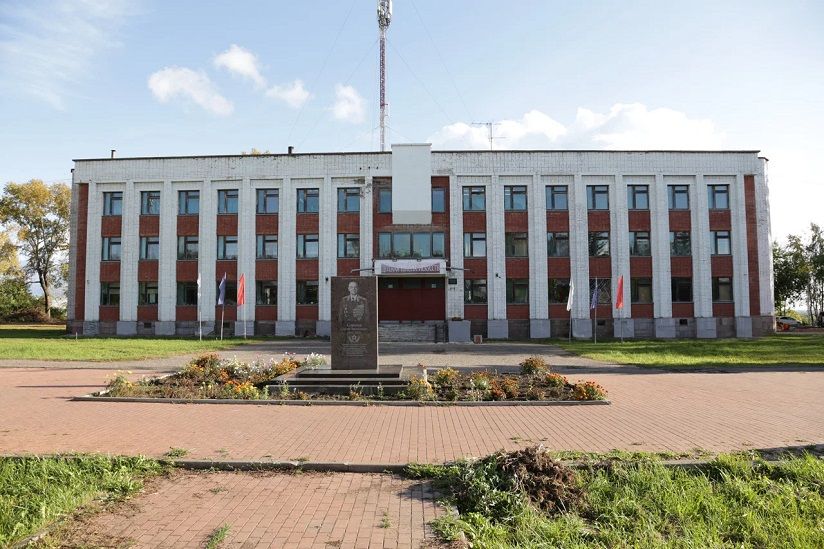 Площадь и памятника маршалу С. Соколову