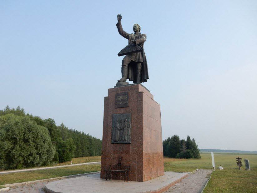 Памятник Акпарсу