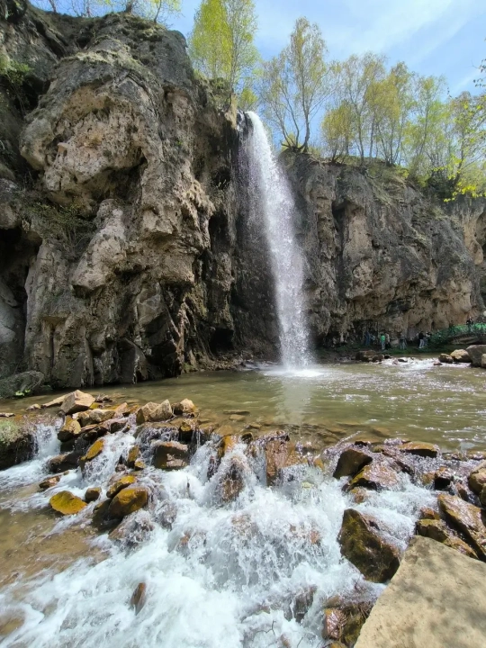 Медовые водопады: шум воды и сладкий аромат легенд