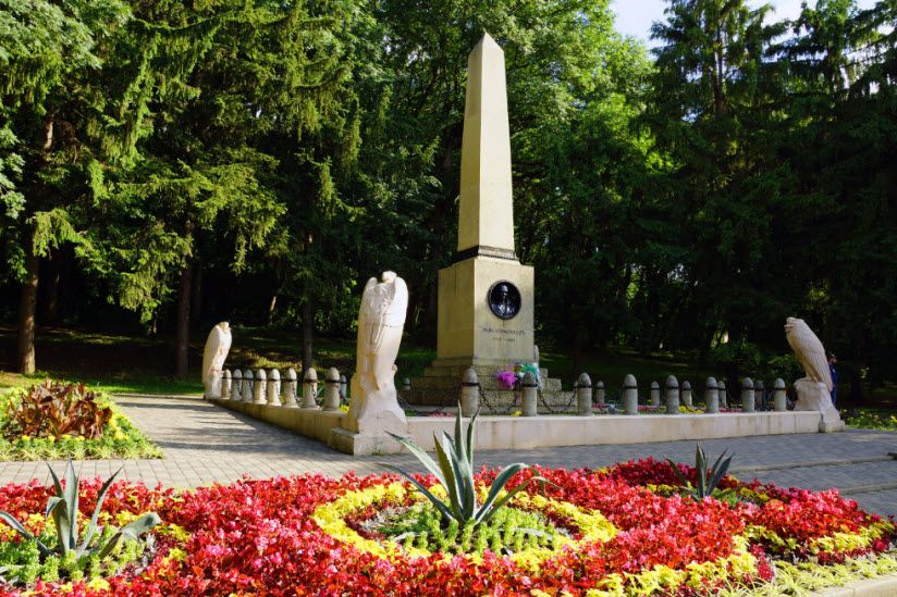 памятник на месте дуэли Лермонтова