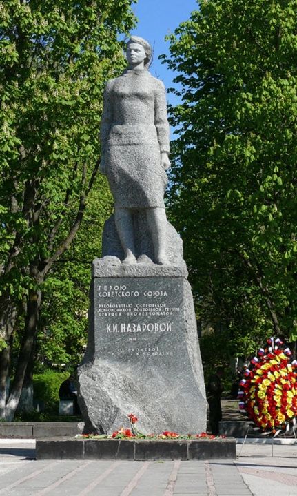 Памятник Клаве Назаровой