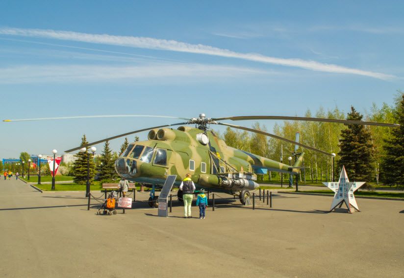 вертолет в парке