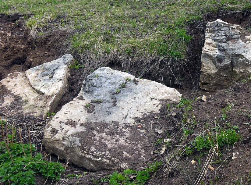 Черные камни