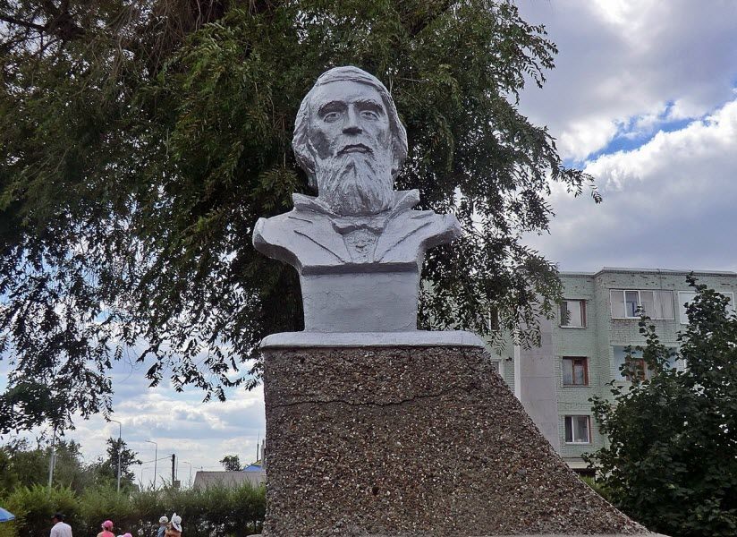 Памятник А.Н. Плещееву