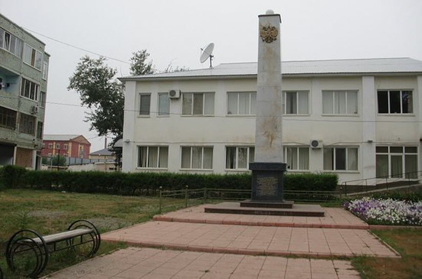 Стела в честь царственных особ